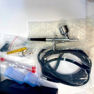 NWT. Mini airbrush set new in box.